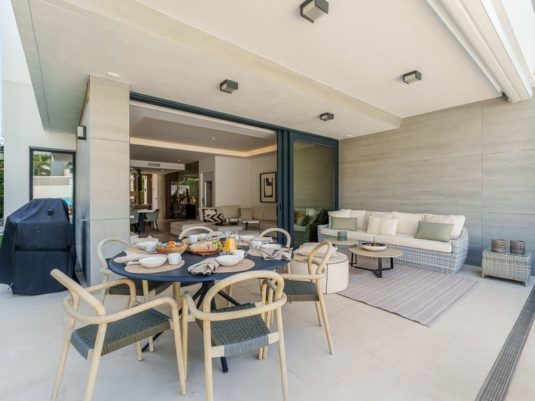 Villa for Sale in Puerto Banús, Malaga 12