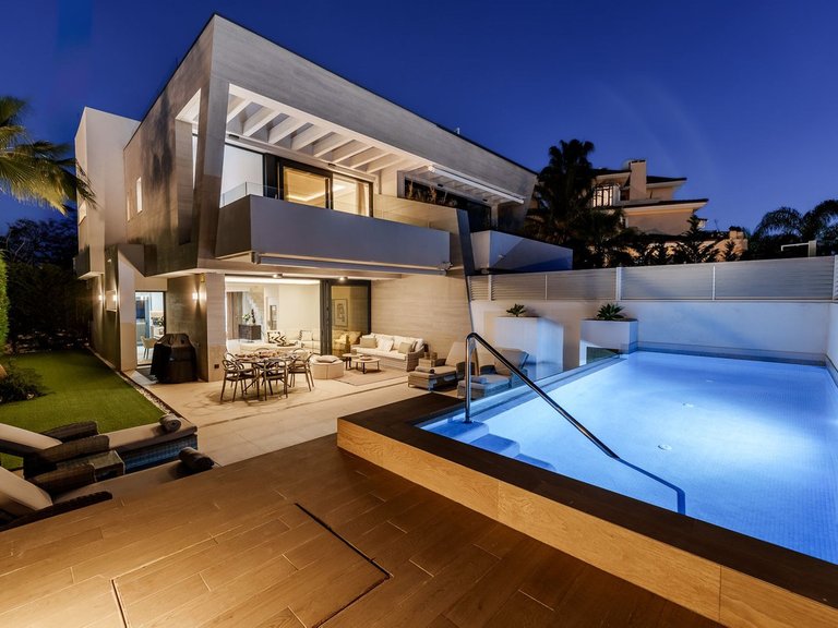 Villa for Sale in Puerto Banús, Malaga 28
