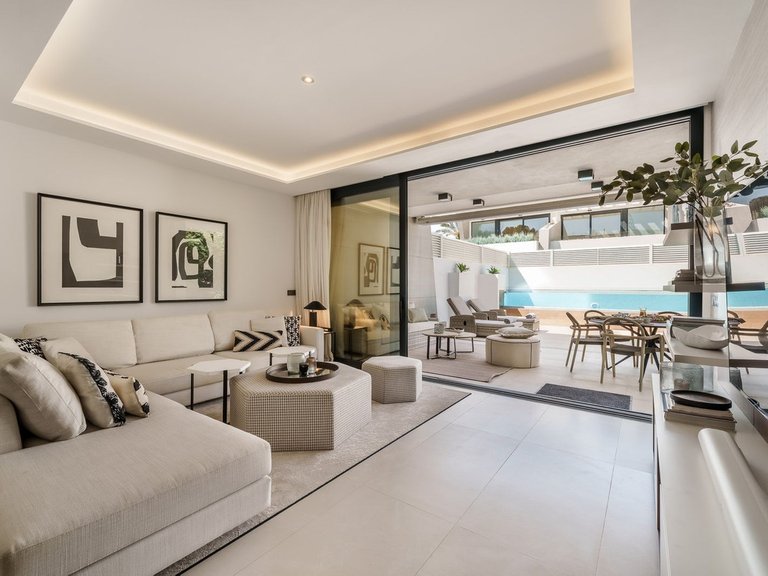 Villa for Sale in Puerto Banús, Malaga 4