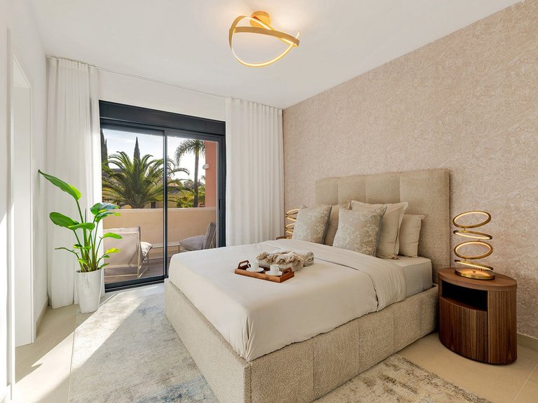 Town House for Sale in The Golden Mile, Malaga 11