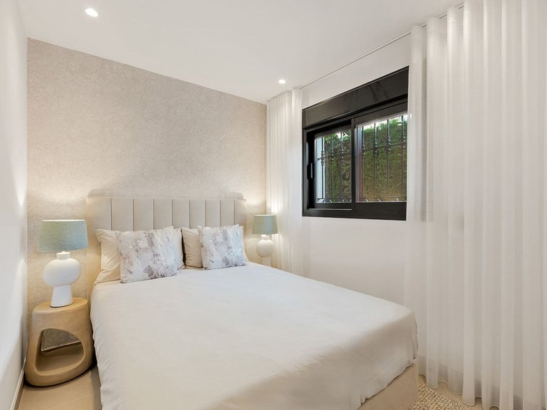 Town House for Sale in The Golden Mile, Malaga 18