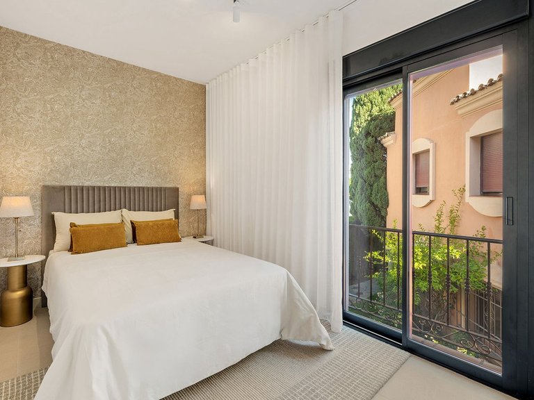 Town House for Sale in The Golden Mile, Malaga 21