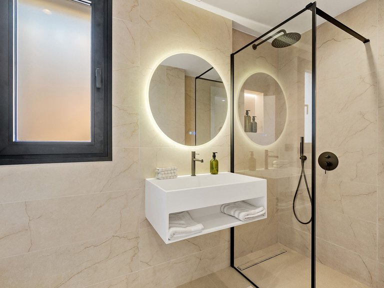 Town House for Sale in The Golden Mile, Malaga 23