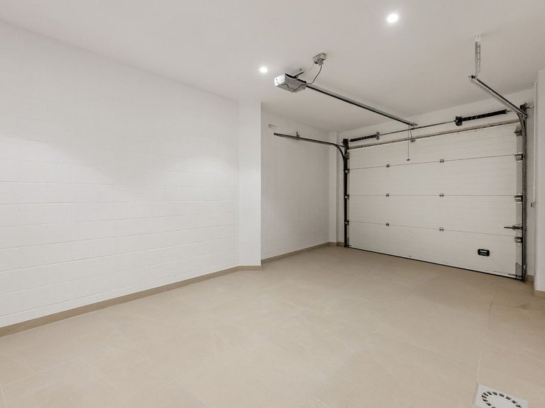 Town House for Sale in The Golden Mile, Malaga 26
