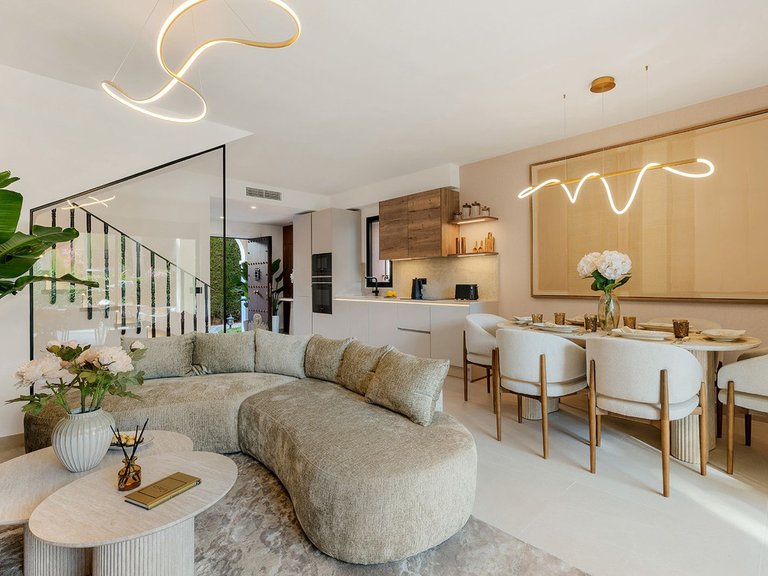 Town House for Sale in The Golden Mile, Malaga 3