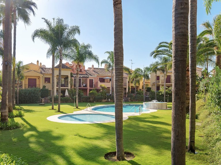 Town House for Sale in The Golden Mile, Malaga 37
