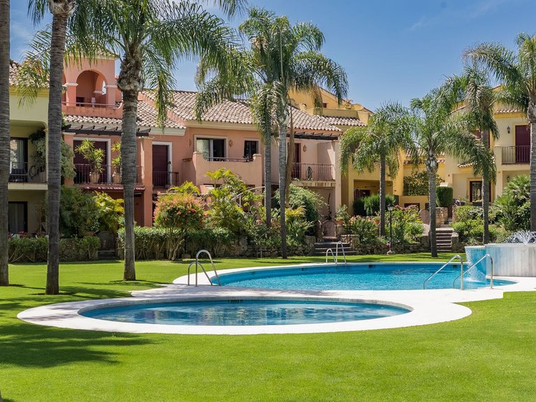 Town House for Sale in The Golden Mile, Malaga 38