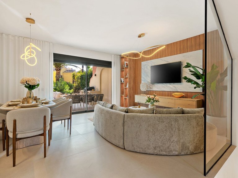 Town House for Sale in The Golden Mile, Malaga 5