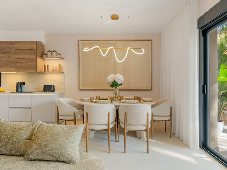 Town House for Sale in The Golden Mile, Malaga 9