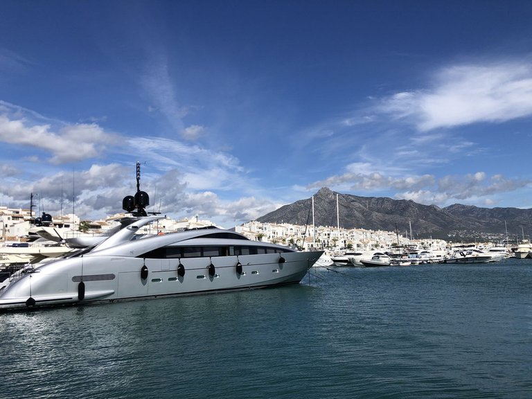 Apartment for Sale in Puerto Banús, Malaga 2