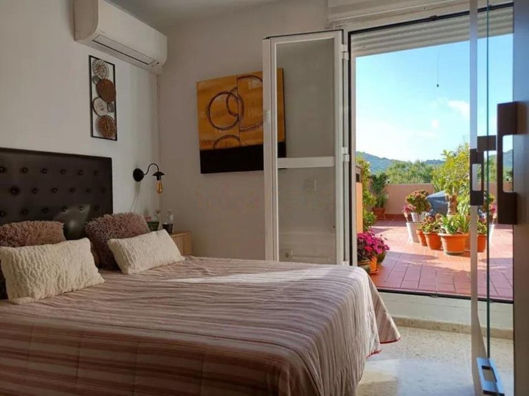 Town House for Sale in Guadiaro, Malaga 9