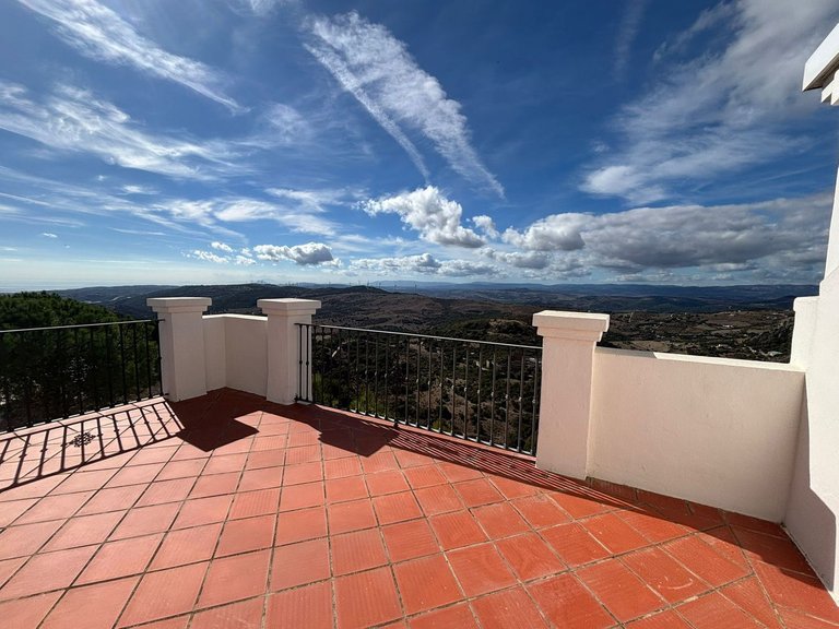 Villa for Sale in Casares, Malaga 10