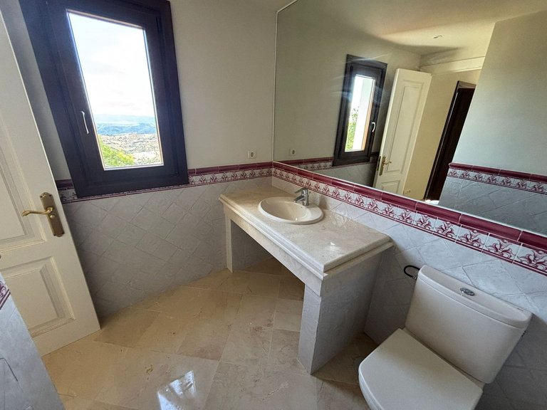 Villa for Sale in Casares, Malaga 18