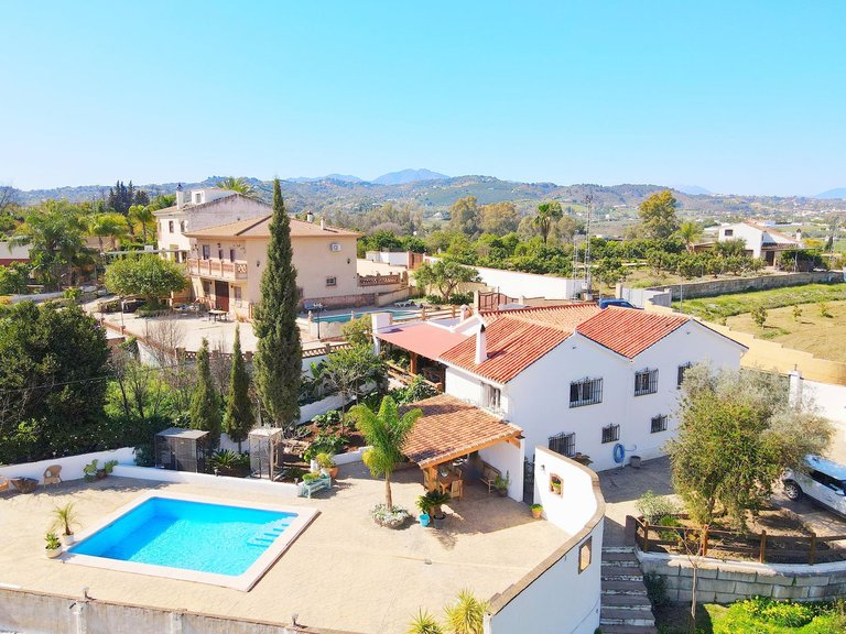 Villa for Sale in Alhaurín El Grande, Malaga 1