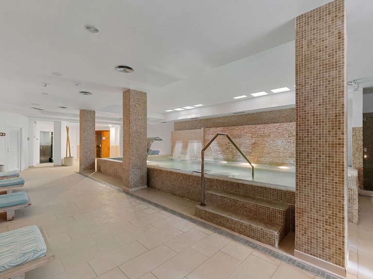 Apartment for Sale in Nueva Andalucía, Malaga 26