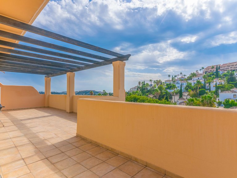 Apartment for Sale in Nueva Andalucía, Malaga 12