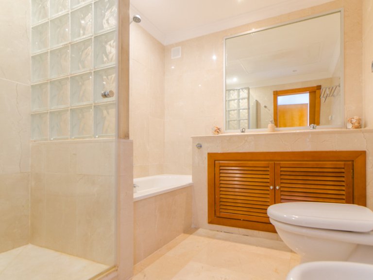 Apartment for Sale in Nueva Andalucía, Malaga 16