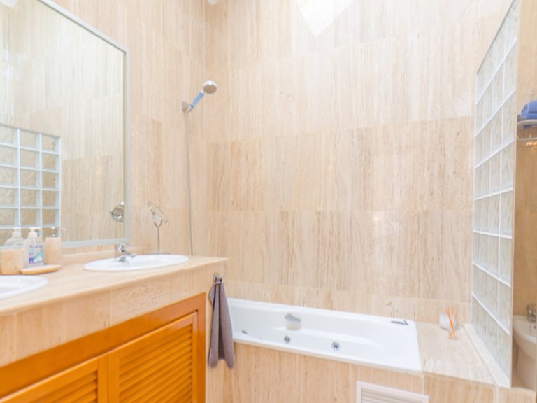 Apartment for Sale in Nueva Andalucía, Malaga 17