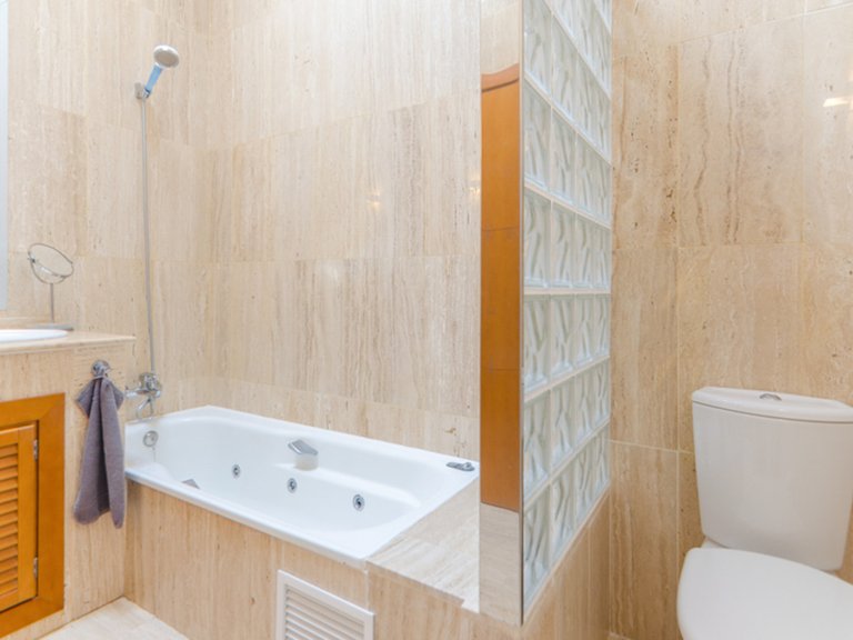 Apartment for Sale in Nueva Andalucía, Malaga 18