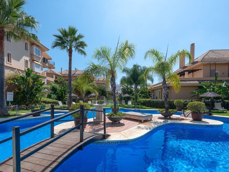 Apartment for Sale in Nueva Andalucía, Malaga 27