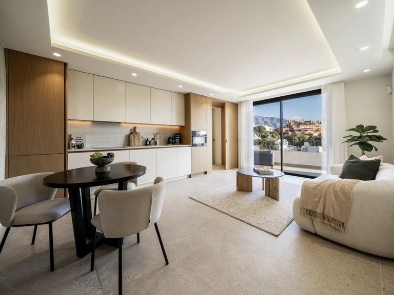 Villa for Sale in Nueva Andalucía, Malaga 10