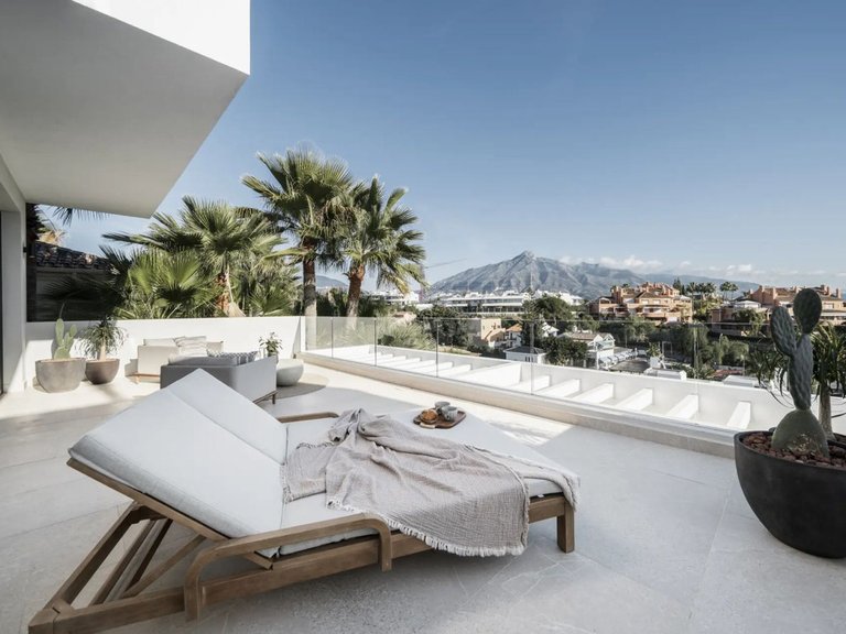 Villa for Sale in Nueva Andalucía, Malaga 11