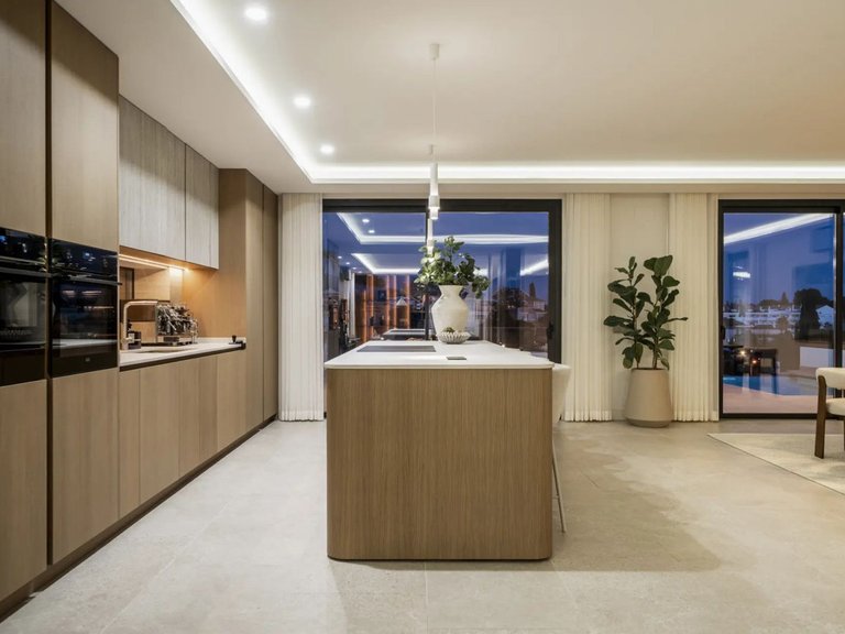 Villa for Sale in Nueva Andalucía, Malaga 12