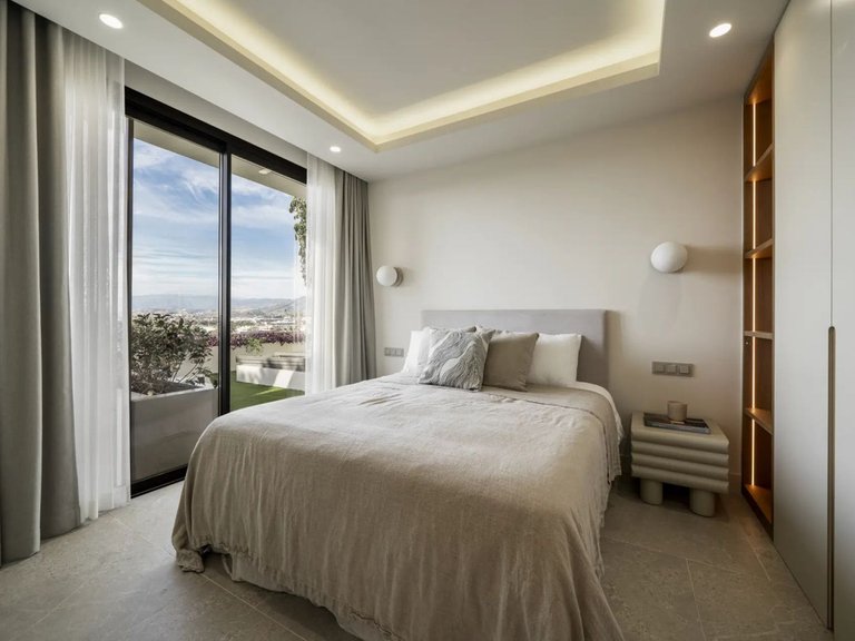 Villa for Sale in Nueva Andalucía, Malaga 13