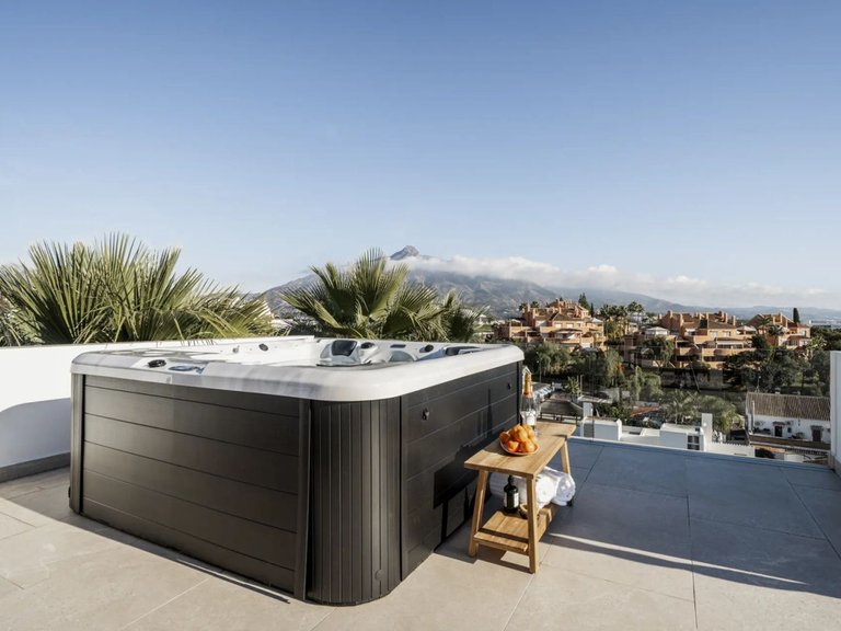 Villa for Sale in Nueva Andalucía, Malaga 19