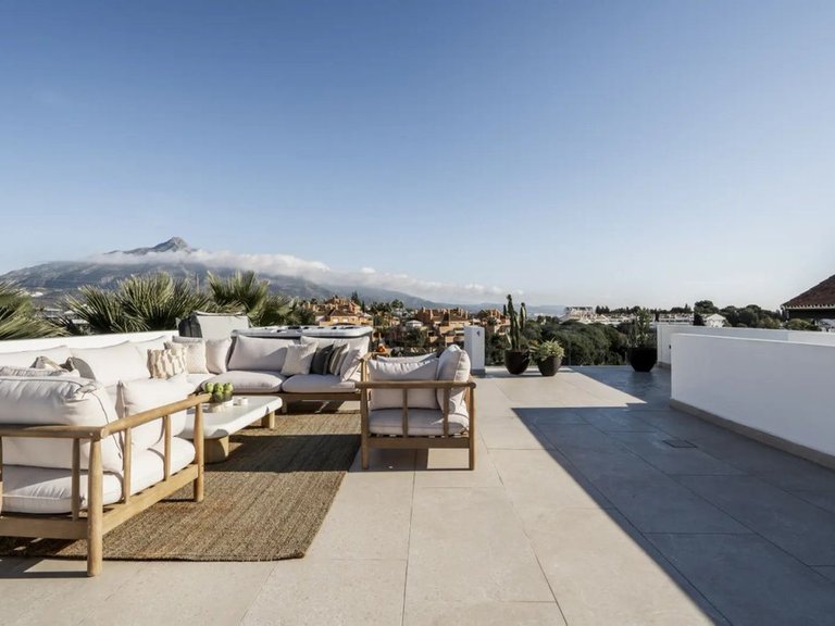 Villa for Sale in Nueva Andalucía, Malaga 24