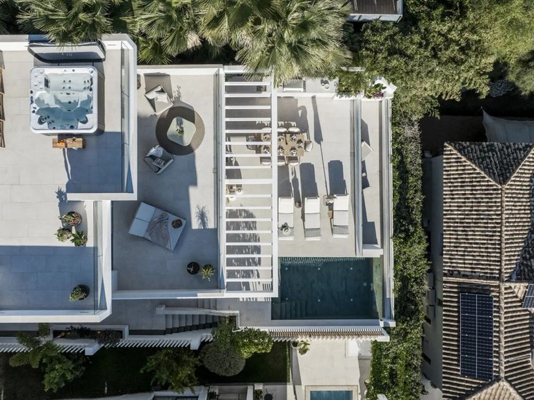 Villa for Sale in Nueva Andalucía, Malaga 25