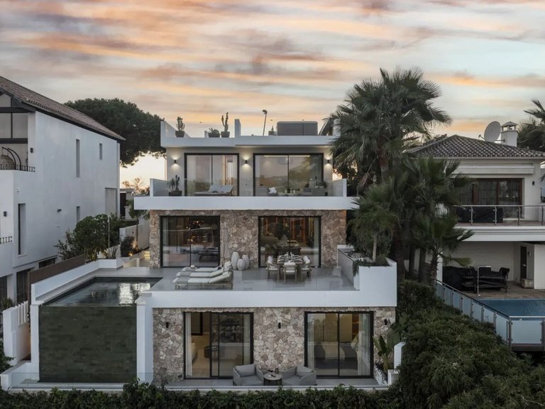 Villa for Sale in Nueva Andalucía, Malaga 30