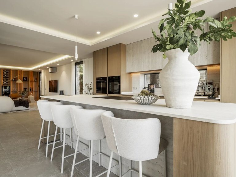 Villa for Sale in Nueva Andalucía, Malaga 7