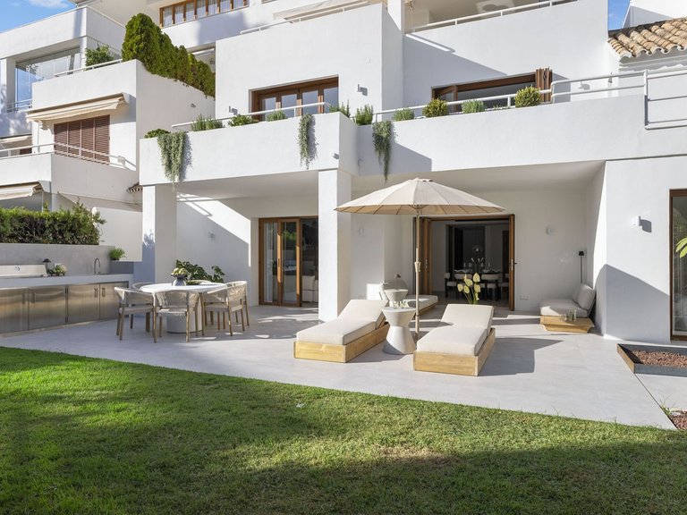 Apartment for Sale in Nueva Andalucía, Malaga 1