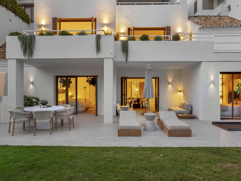 Apartment for Sale in Nueva Andalucía, Malaga 19