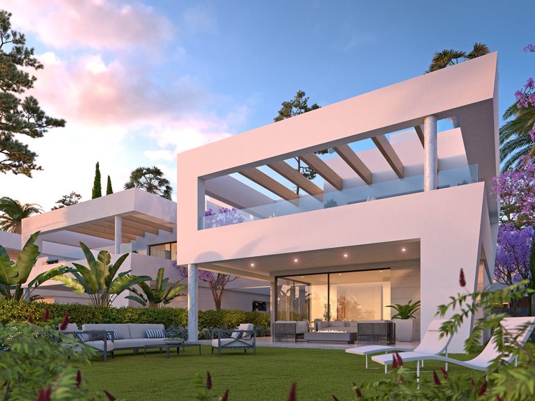 Villa for Sale in Nueva Andalucía, Malaga 1