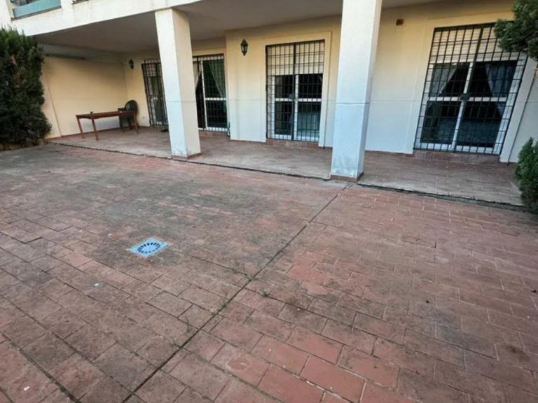 Apartment for Sale in Nueva Andalucía, Malaga 1