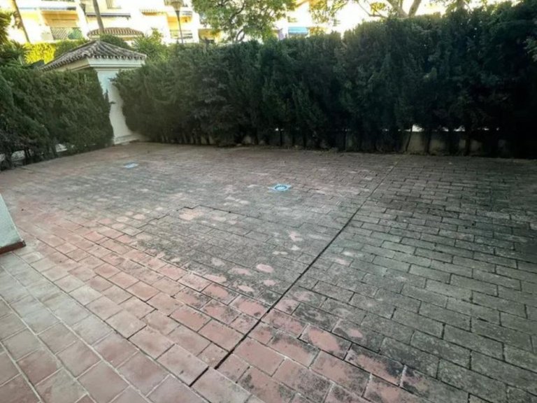 Apartment for Sale in Nueva Andalucía, Malaga 2