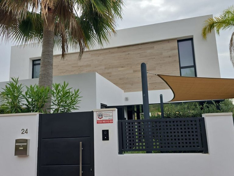 Plot for Sale in El Paraiso, Malaga 5