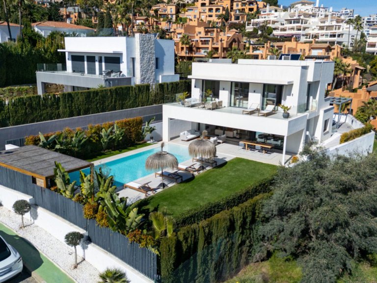 Villa for Sale in Marbella, Malaga 31