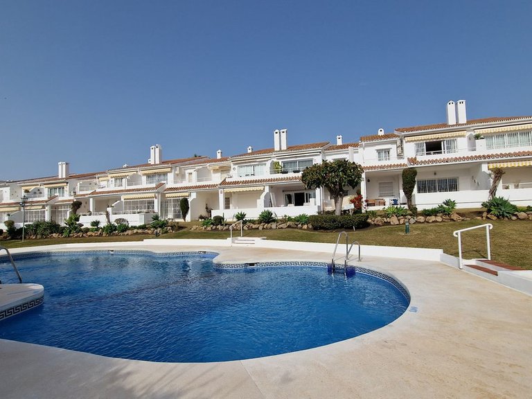 Apartment for Sale in New Golden Mile, Malaga 1