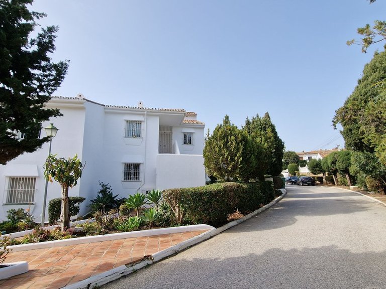Apartment for Sale in New Golden Mile, Malaga 14