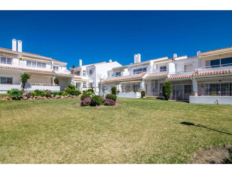 Apartment for Sale in New Golden Mile, Malaga 18