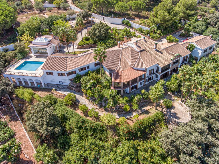 Villa for Sale in Alhaurín El Grande, Malaga 1
