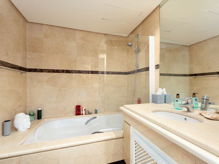 Apartment for Sale in Nueva Andalucía, Malaga 12