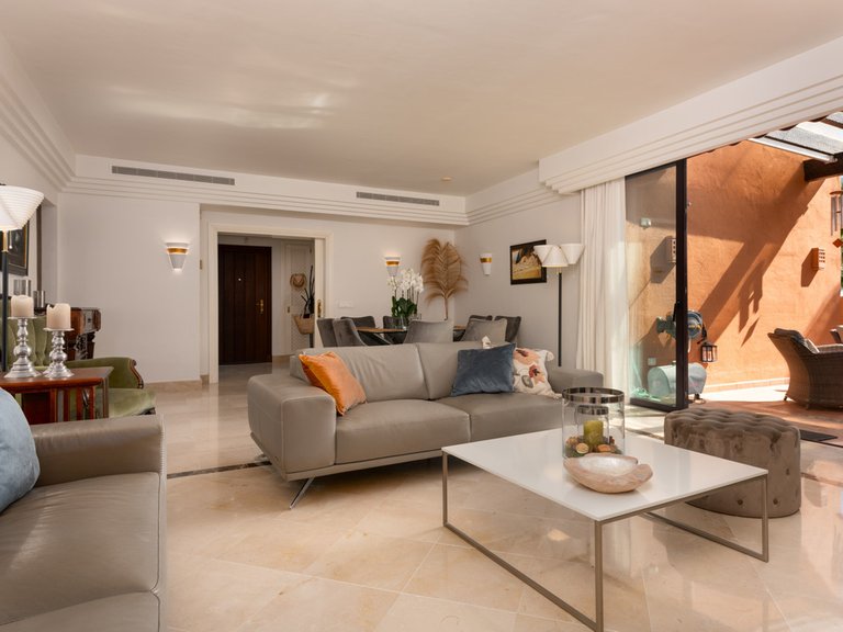 Apartment for Sale in Nueva Andalucía, Malaga 17