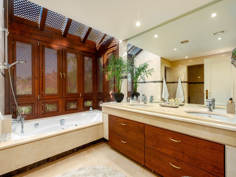 Apartment for Sale in Nueva Andalucía, Malaga 8