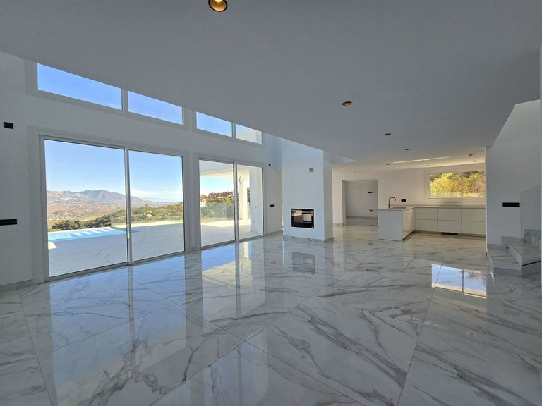 Apartment for Sale in La Mairena, Malaga 2