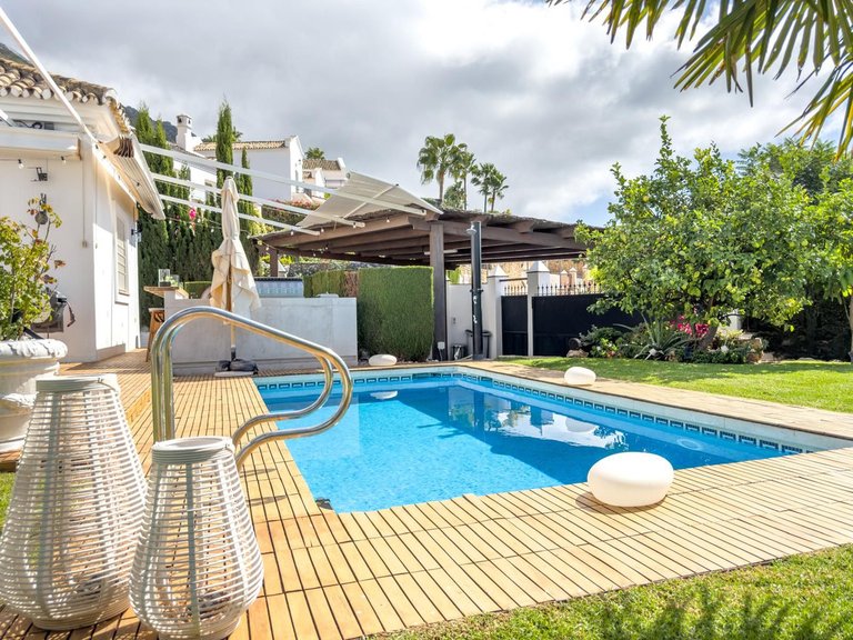 Villa for Sale in Istán, Malaga 39