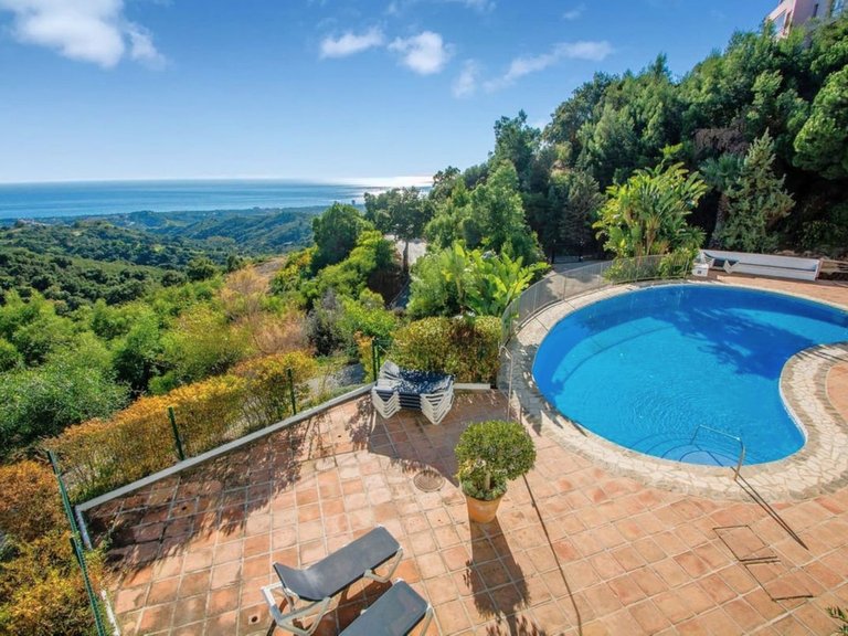 Apartment for Sale in La Mairena, Malaga 1